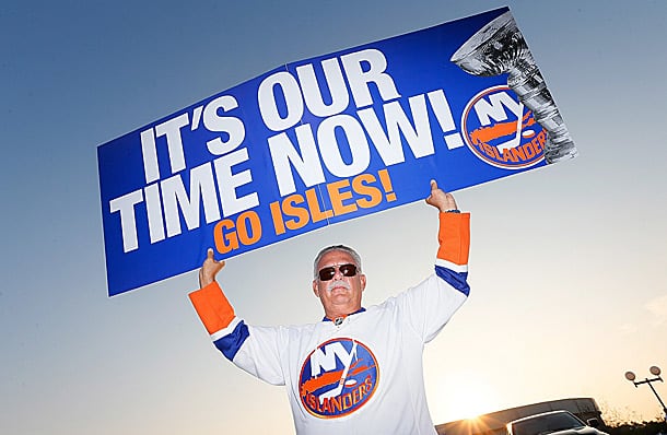 New York Islanders fan with sign
